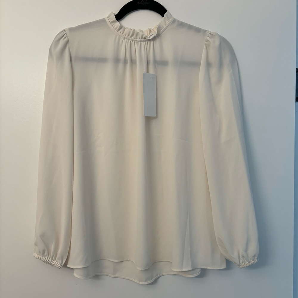 Uniqlo XS off-white georgette blouse NWT 🤍